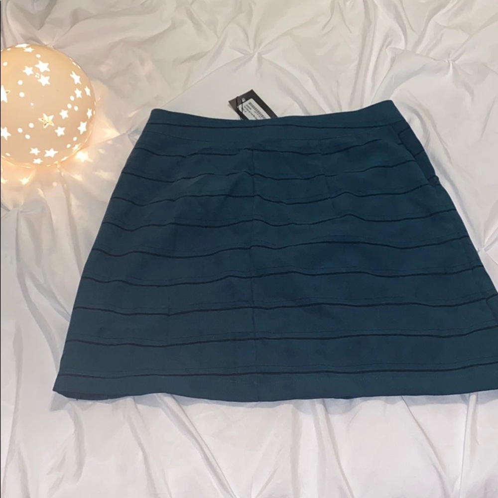 tealish/greenish skirt - Picture 3 of 3